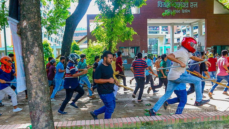Bangladesh Chhatra League activists clash with anti-freedom fighter quota protesters outside Dhaka University’s Bijoy Ekattor Hall on Monday, Jul 15, 2024.
