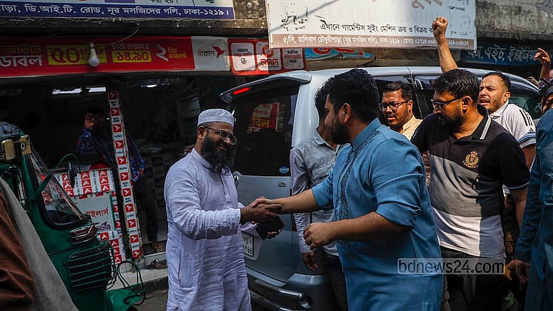 National Citizen Party Convenor Nahid Islam visits voters in Chowdhurypara of Dhaka-11 constituency on Wednesday, Feb 4, 2026, to seek their votes. Photo: Mahmud Zaman Ovi