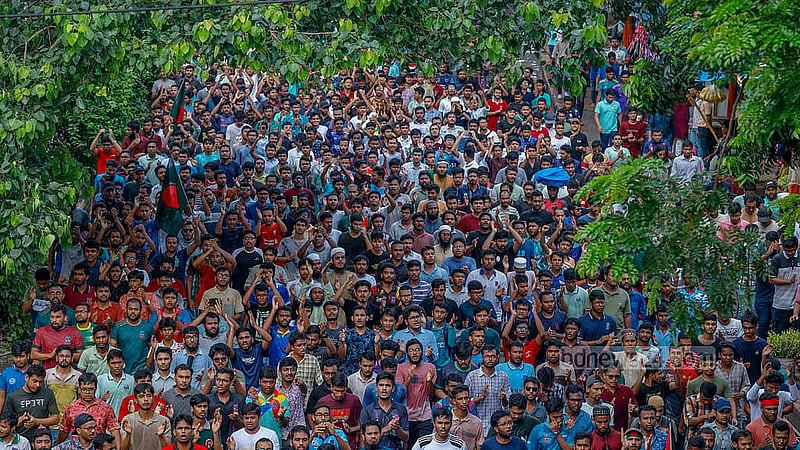 Demonstrators against quotas in government jobs march towards Shahbagh from the High Court area on Wednesday, Jul 3, 2024. Photo: Mahmud Zaman Ovi