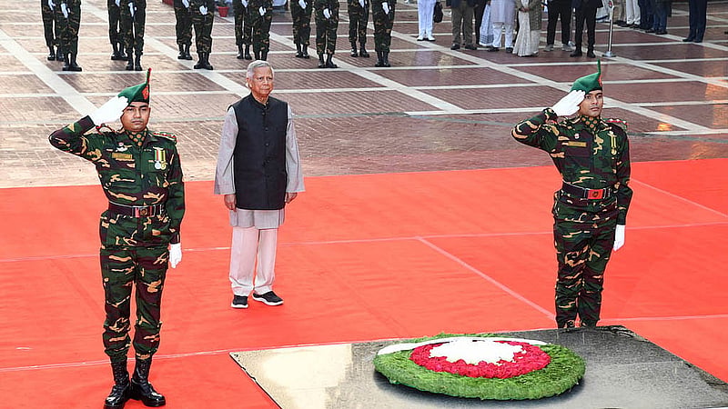 Chief Advisor Muhammad Yunus offers his respects at the Martyred Intellectuals Memorial in Mirpur on Martyred Intellectuals Day. Photo: PID