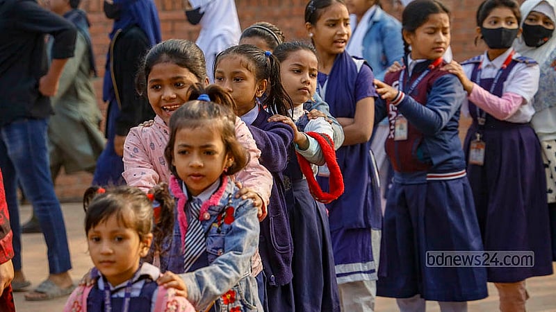 Children visit the Rayer Bazaar Massacre Memorial to honour the nation's greatest minds on Martyred Intellectuals Day. Photo: Mahmud Zaman Ovi