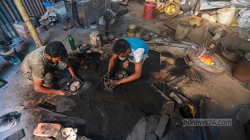 A craftsman makes a mould for a brass utensil at a factory in Jhaulahati in Dhaka’s Kamrangirchar. Photos: Abdullah Al Momin