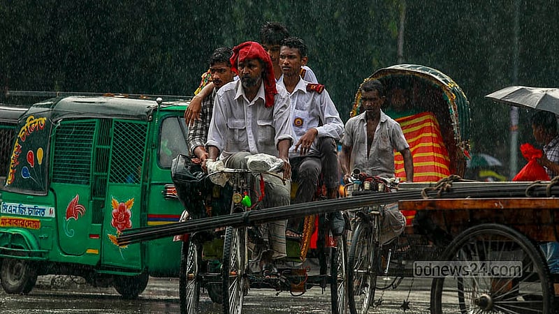 Incessant rains drench Dhaka under the influence of the monsoon trough since Thursday morning, Oct 3, 2024. Photo: Mahmud Zaman Ovi