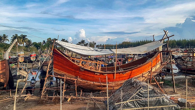 Large trawlers used for deep-sea fishing are typically 40 feet long and 15 feet wide, costing around Tk 1.5 to 2 million to construct. Smaller trawlers cost around Tk 1.2 million to build. Photo: Jasim Mahmud