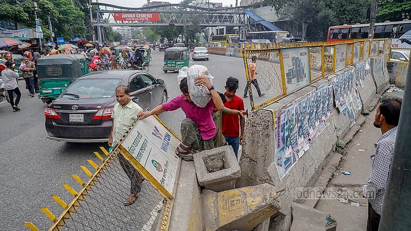 People are crossing over the divider after removing part of the iron fencing, despite a foot overbridge being just a few yards away in Dhaka’s Mohakhali. Photo: Mahmud Zaman Ovi