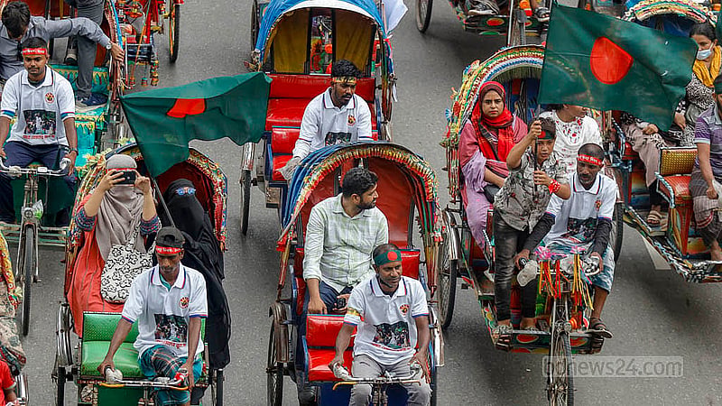 The rickshaw rally in remembrance of the July Uprising set off from Manik Mia Avenue and made its way through Khamarbari, Farmgate, Bijoy Sarani, Agargaon, and Shishu Mela, before returning to its starting point. Photo: Mahmud Zaman Ovi