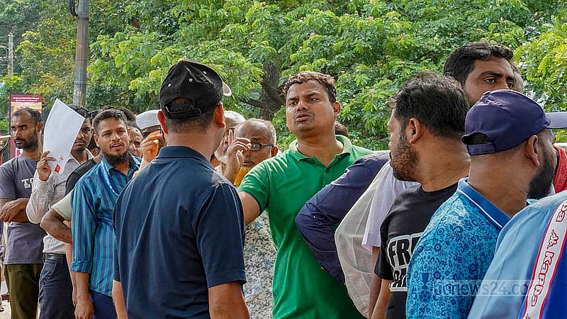 Several people get into an argument while queueing to buy essentials from a TCB truck at Dhaka’s Felani Avenue on Wednesday, May 13, 2026. Photo: Md. Tanjinur Rahman Bhuiyan