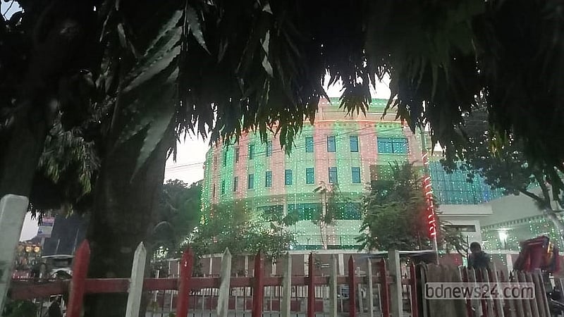 Green and red lights are strung up on walls, buildings, and even a lamppost in Rangpur ahead of Dec 16 to mark Victory Day. Credit: Samiha Mehbub Hiya