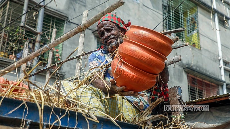 Many restaurants in Dhaka serve Haleem in clay pots, with Ramadan boosting demand for both the dish and the pots. Photo: Abdullah Al Momin