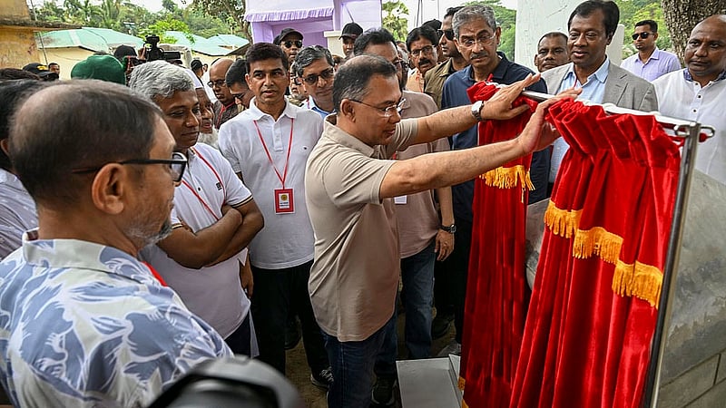 Prime Minister Tarique Rahman unveils a plaque commemorating the inauguration of the Ulshi Canal (Zia Canal) excavation programme in Jashore’s Sharsha on Monday, Apr 27, 2026. Photo: PMO