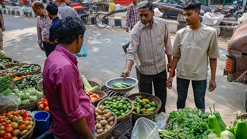 Cucumbers are in the highest demand among vegetables during the month of Ramadan, and they are being sold at Tk 100 to Tk 120 per kg in Dhaka’s Hatirpool market on Thursday, Feb 19, 2026. Photo: Mahmud Zaman Ovi