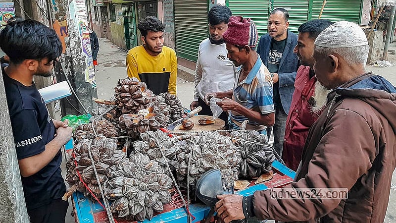 Many flock to a mobile vendor to try the Gol Fol, as it is relatively new for Dhaka residents. Each fruit is sold for Tk 10 - 20. Photo: Abdullah Al Momin