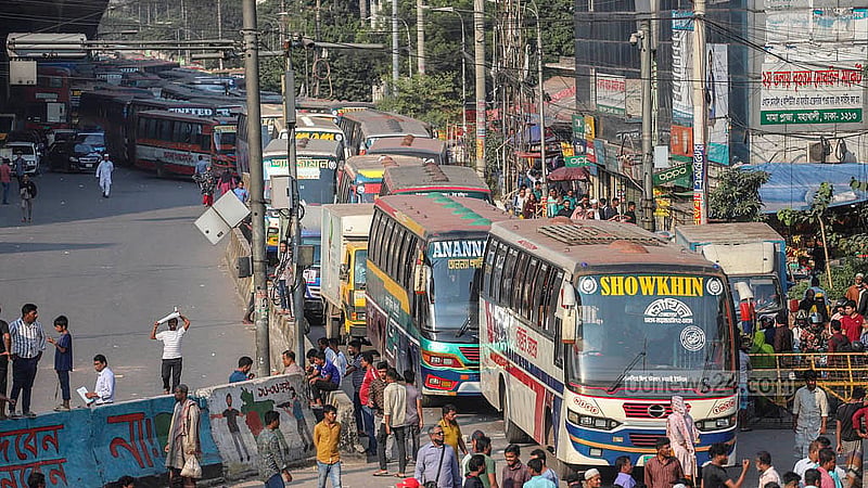 Battery-powered auto-rickshaws protest by blocking roads in Dhaka’s Mohakhali on Thursday, Nov 21, 2024.