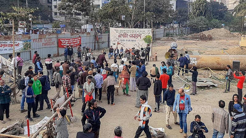 The Bangladesh Tree Protection Movement holding a citizen's rally on Saturday, Jan 11, 2025, marking the 30th day of its sit-in at Panthokunjo Park, to demand the preservation of Panthokunjo Park and Hatirjheel. Photo: Abdullah al Momin