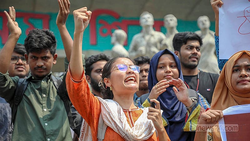 Dhaka University students from numerous departments staging demonstrations in front of the Raju Sculpture, demanding the highest punishment for the rapists. Photo: Abdullah al Momin