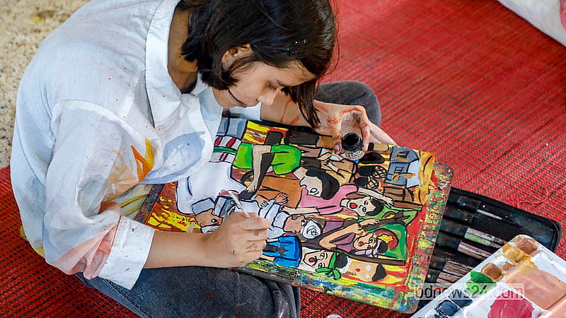 Young artists depict the atrocities of the 1971 Liberation War during a competition at Dhaka University’s Jagannath Hall on Wednesday, Mar 25, 2026, marking Genocide Day. Photo: Abdullah Al Momin
