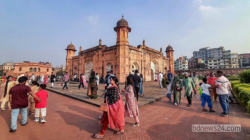 Visitors enjoy a stroll around Lalbagh Fort, one of Dhaka’s most popular heritage sites. Photo: Abdullah al Momin