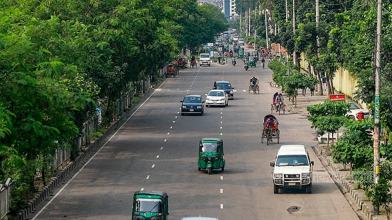 The road leading to Mohakhali from Tejgaon is usually packed with vehicles most days. But as puja holidays began from Thursday, Oct 10, 2024, fewer vehicles were seen plying the streets of Dhaka.