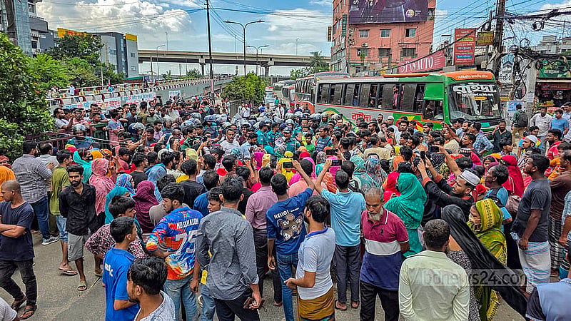 Garment workers of Eurozone Group Limited staged protests blocking the road in Dhaka’s Kuril to demand payment of wages and benefits.