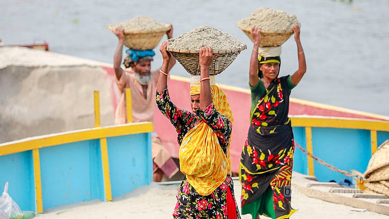 One worker can carry 35kg-40kg of sand in a basket on their head at a time. Photo: Muhammad Mostafigur Rahman