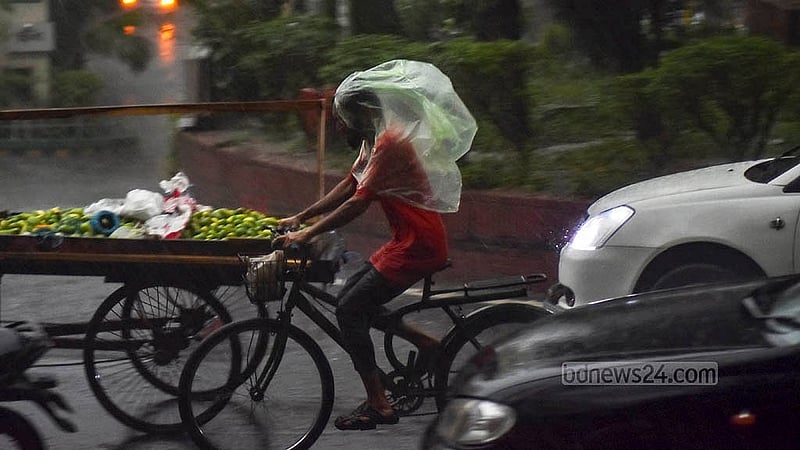 A Kalbaishakhi storm with rain caused suffering to the residents of Jamalkhan in Chattogram on Monday, May 6, 2024. Photo: Suman Babu