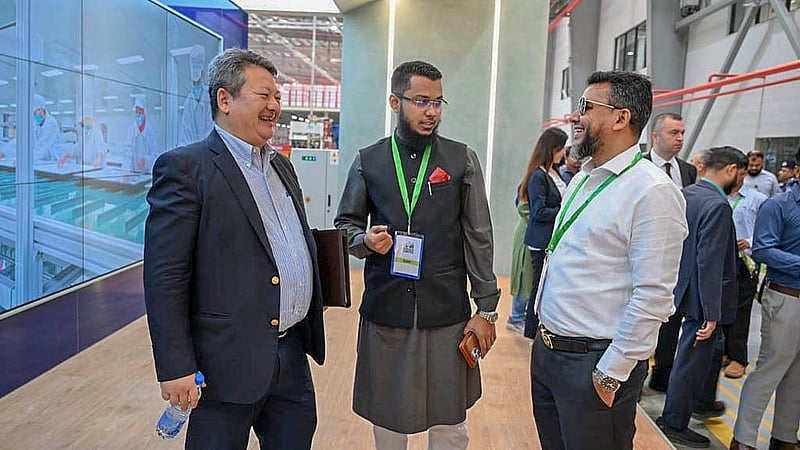 The Bangladesh Special Economic Zone (BSEZ) authority highlights the current status and investment prospects of the zone in Narayanganj’s Araihazar on Tuesday, Apr 8, 2025 under the management of the Bangladesh Investment Development Authority (BIDA). Photo: PID