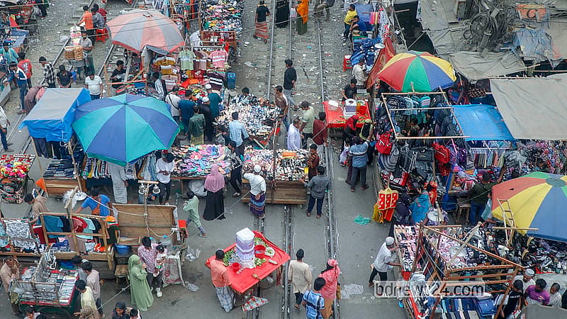 Makeshift shops are occupying the railway tracks in Dhaka's Jurain. Vendors quickly clear their goods as trains approach, only to reoccupy the tracks as soon as the train passes. Photo: Abdullah al Momin