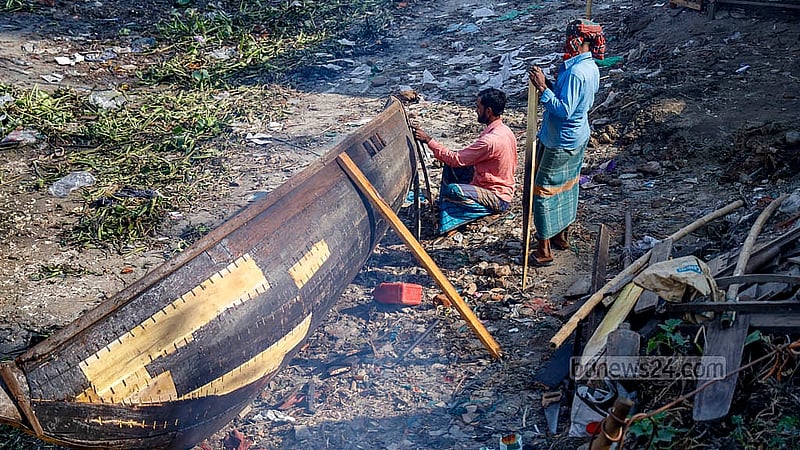 During the monsoon, the Buriganga swells to the brim, leaving no scope to haul boats ashore for repairs. Boatmen wait for the dry winter season, when the workload increases for craftspeople like Rahim Mia. Photo: Mahmud Zaman Ovi
