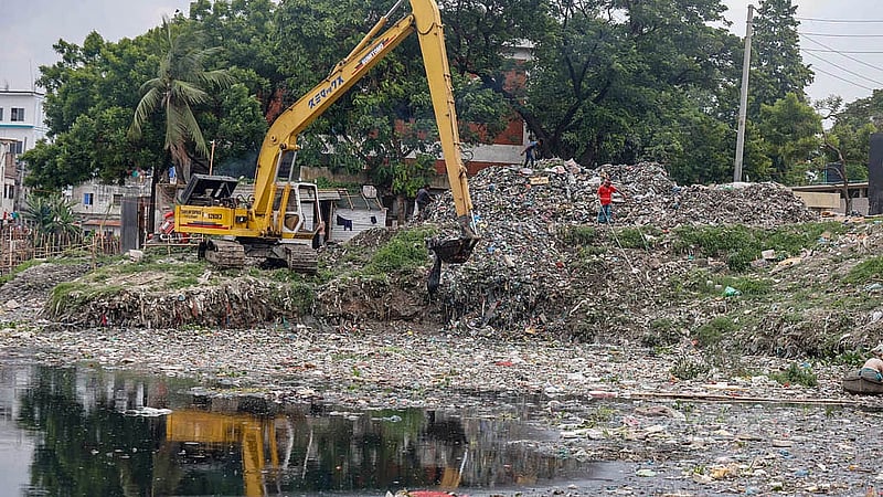 The Kalyanpur Canal stretches to the Dipnagar Sluice Gate in Gabtoli. The Dhaka North City Corporation is working to remove dirt and mud from this canal. Photo: Mahmud Zaman Ovi