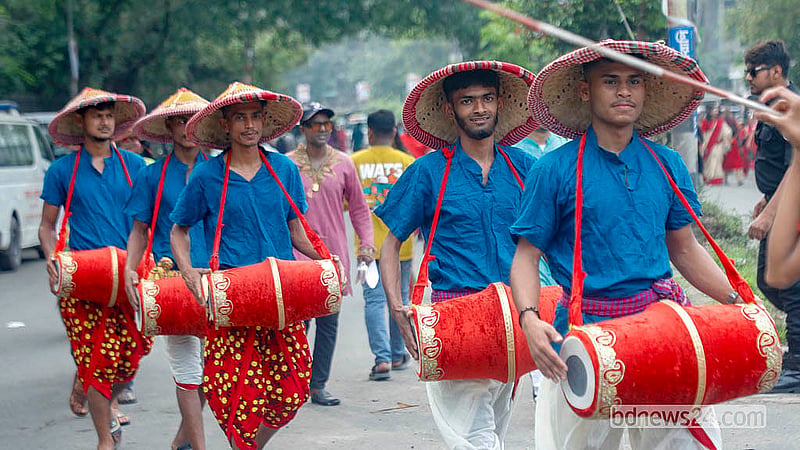 People from diverse professions and backgrounds celebrate the New Year with songs, dance and the beat of drums during the procession. Photo: Abdullah Al Momin