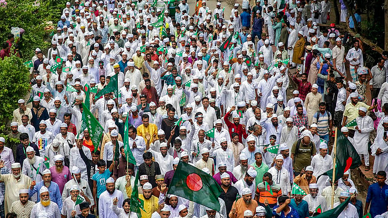 Devotees attend a march organised by the ‘Anjuman-e Rahmania Mainia Maizbhandaria’ to commemorate Eid-e-Milad-un-Nabi at the Institution of Engineers, Bangladesh in Dhaka’s Ramna on Monday, Sept 16, 2024.