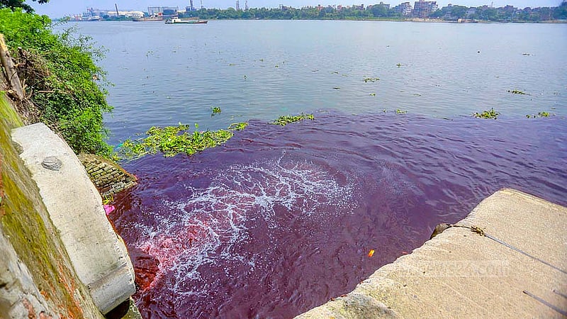 Coloured water can be seen in the Buriganga River due to the waste from the dyeing factories in Dhaka’s Shyampur. Photo: Abdullah Al Momin.