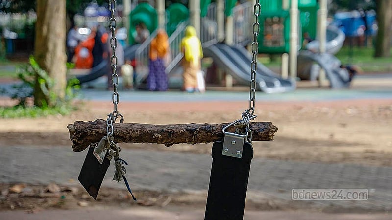 A torn swing in the children’s corner of Ramna Park has been crudely repaired with wooden planks. Photo: Mahmud Zaman Ovi
