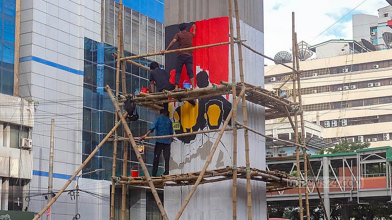 Artists, including students from different educational institutions, paint graffiti portraying the activities under the ousted Awami League government on the pillars of Dhaka’s Karwan Bazar metro rail station on Saturday, Jul 5, 2025. Photo: Abdullah al Momin