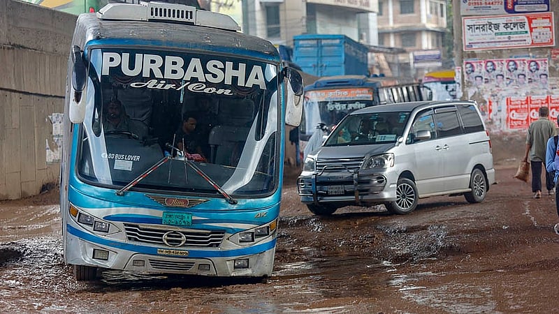 Cars tilt sharply from side to side as they pass over gaping potholes under the BRT flyover in Abdullahpur, a daily occurrence for commuters.Photo: Mahmud Zaman Ovi
