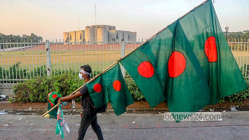 In the lead-up to Victory Day, the streets surrounding parliament are alive with vendors offering flags, badges, headbands, and other commemorative items. Photo: Abdullah Al Momin