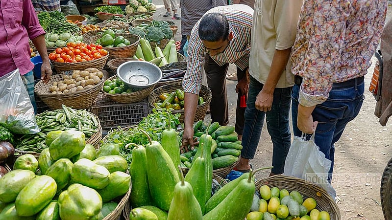 Cucumbers are in the highest demand among vegetables during the month of Ramadan, and they are being sold at Tk 100 to Tk 120 per kg in Dhaka’s Hatirpool market on Thursday, Feb 19, 2026. Photo: Mahmud Zaman Ovi