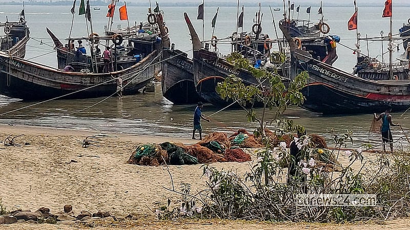 A ban on sea fishing is in effect, so fishermen are returning to Shah Porir Dwip in Cox’s Bazar’s Teknaf and taking their nets from their trawlers. Photo: Jashim Mahmud