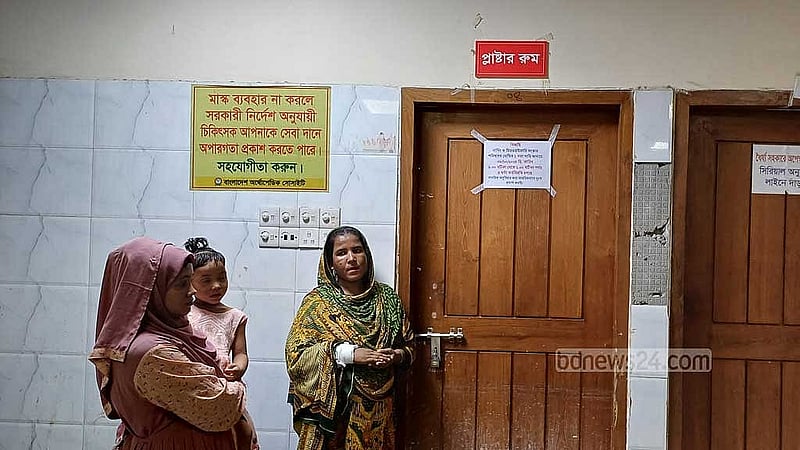 The plaster room of the National Institute of Traumatology and Orthopaedic Rehabilitation, or NITOR, was closed during the nurses’ strike, awaiting patients outside.