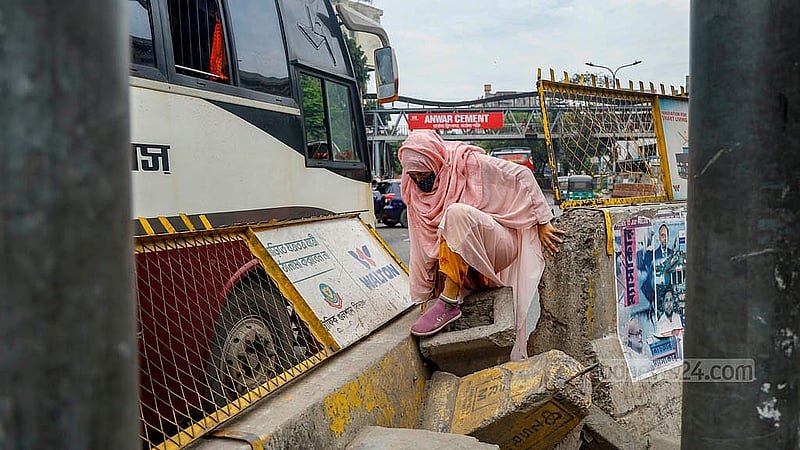People are crossing over the divider after removing part of the iron fencing, despite a foot overbridge being just a few yards away in Dhaka’s Mohakhali. Photo: Mahmud Zaman Ovi
