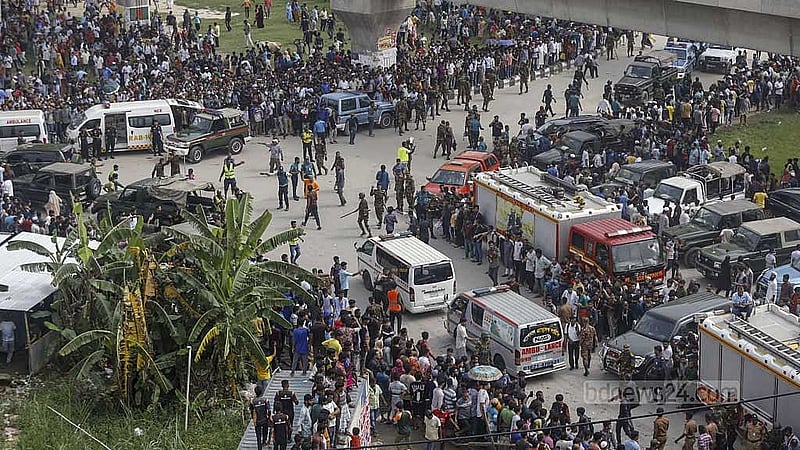 Those injured in the jet crash in Diabari’s Milestone School and College are being transported to the hospital in an ambulance. Photo: Mahmud Zaman Ovi