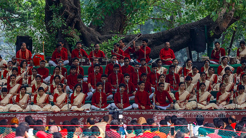 Chhayanaut’s artistes sing songs at the Bengali New Year celebration at the Ramna Batamul on Monday, Apr 14, 2025. Photo: Mahmud Zaman Ovi