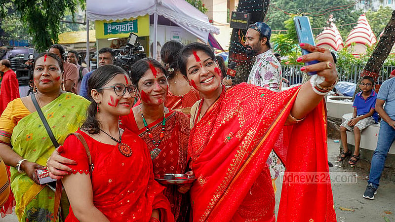 A group of women take a selfie after the Sindur Khela ritual and before the immersion of idols at Dhakeshwari Temple in Dhaka on Thursday, Oct 2, 2025. Photo: Mahmud Zaman Ovi