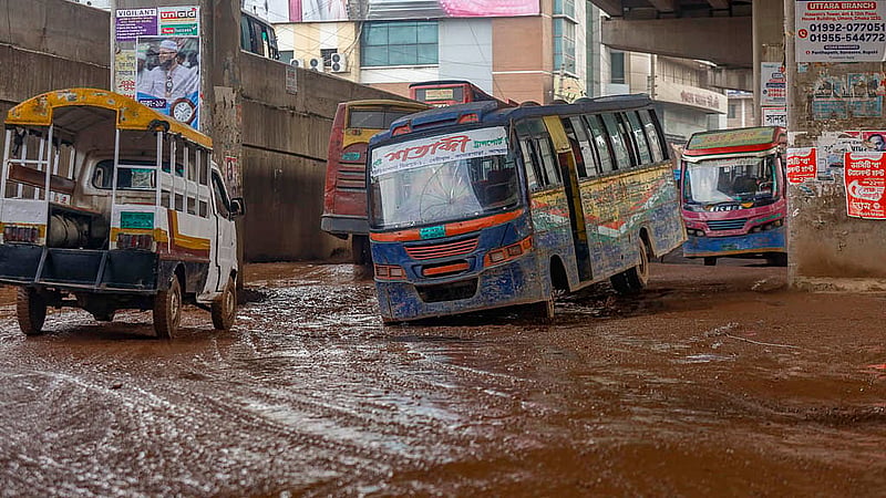 Cars tilt sharply from side to side as they pass over gaping potholes under the BRT flyover in Abdullahpur, a daily occurrence for commuters.Photo: Mahmud Zaman Ovi