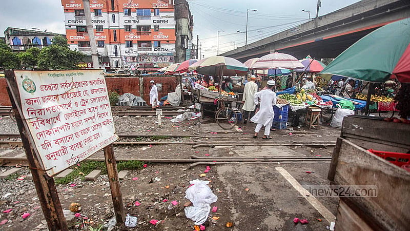 Signboards have been put up along the roads in Dhaka’s Jurain, warning against setting up shops on the railway tracks to prevent accidents. Photo: Abdullah al Momin