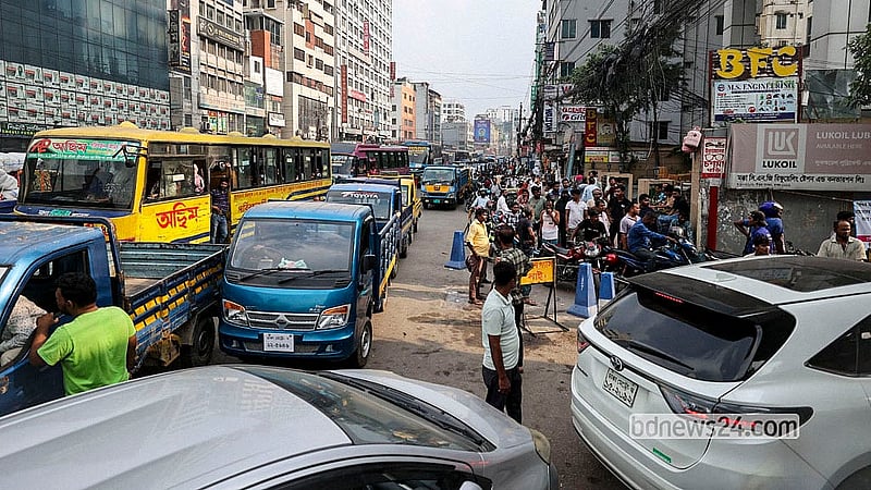 Vehicles queue for hours at a filling station in Dhaka’s Uttar Badda on Wednesday, Apr 15, 2026, amid a fuel shortage triggered by the global energy crisis.