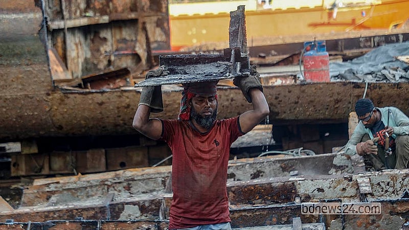 Workers toil daily without any safety measures at Buriganga River dockyards in Dhaka’s Keraniganj. Photo: Abdullah Al Momin