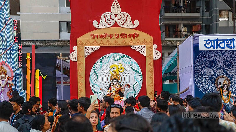 A crowd of devotees at the Saraswati Puja pavilion on the grounds of the Jagannath Hall of Dhaka University on Friday, Jan 23, 2026. Photo: Mahmud Zaman Ovi