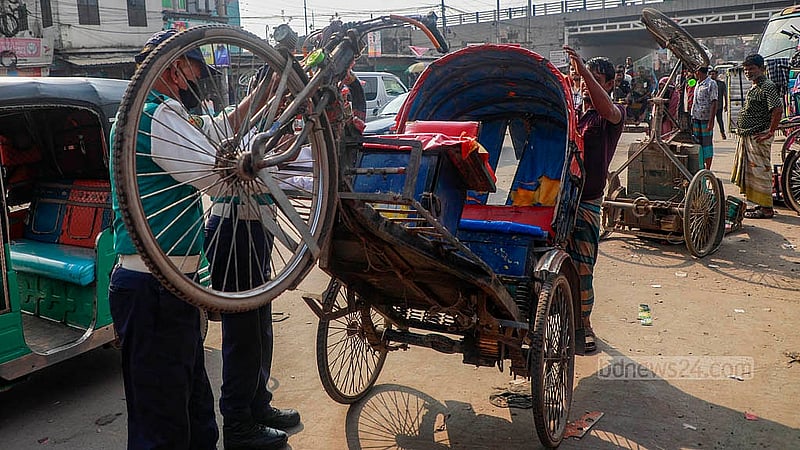 Police seized battery-powered rickshaws and overturned them by the roadside in Dhaka’s Postogola on Thursday afternoon. Photo: Mahmud Zaman Ovi