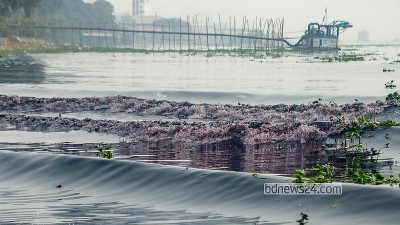 Chemically contaminated wastewater from factories in and around the BSCIC area has spread across the Buriganga River. Photo: Abdullah Al Momin